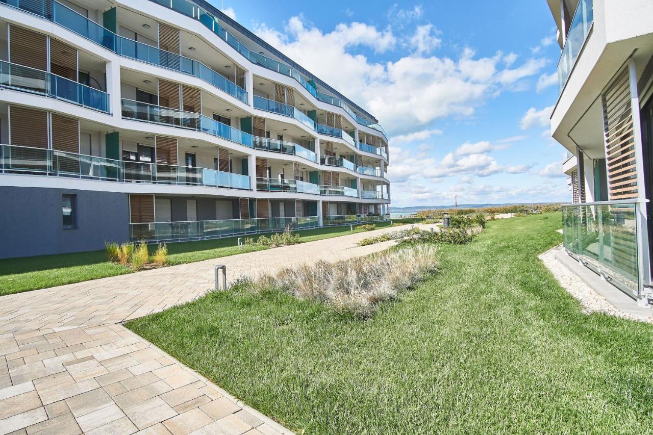 Azúr Apartment - hostAID Siófok Kültér fotó